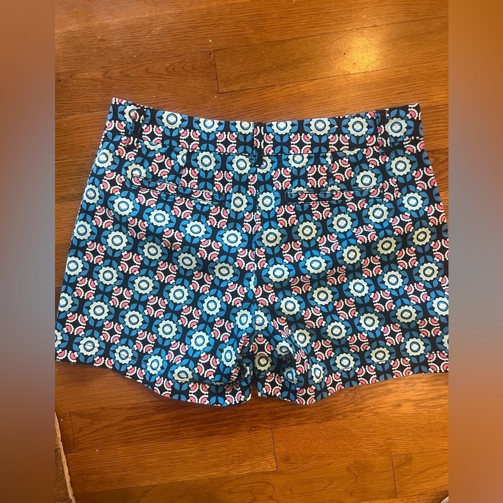 Crown and Ivy ladies shorts size 6, excellent condition 5 inch inseam - Picture 4 of 10